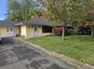 630 Roguelea Ln #1, Grants Pass, OR 97526