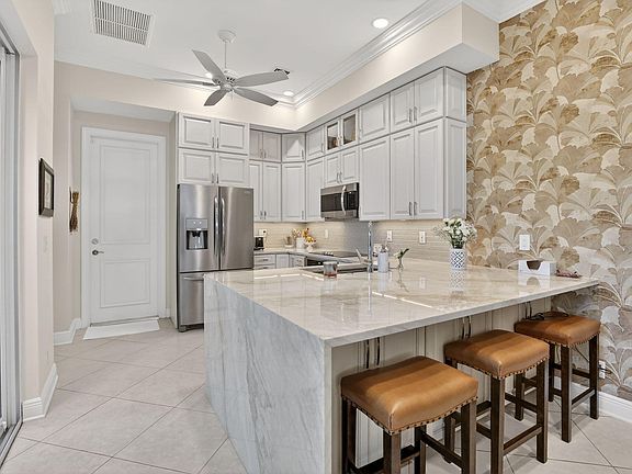 5th image of 1508 SE 2nd Court #B