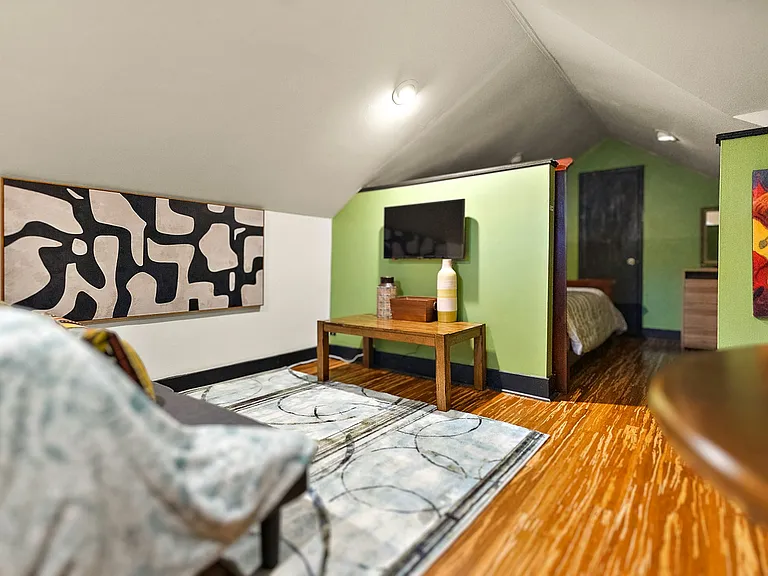 1733 Myrtle St — Photo 9