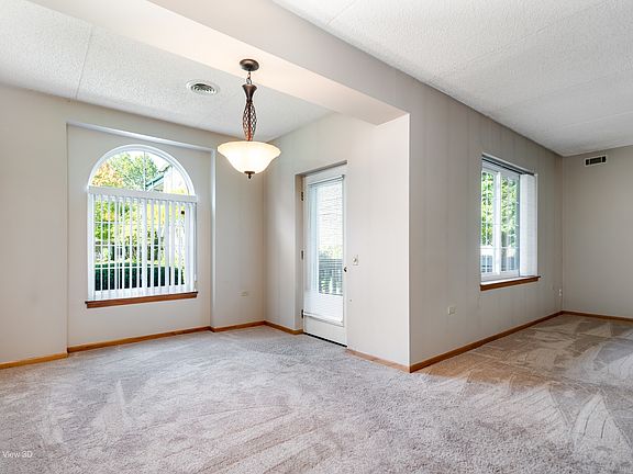 5th image of 2883 Heritage Dr APT 1A