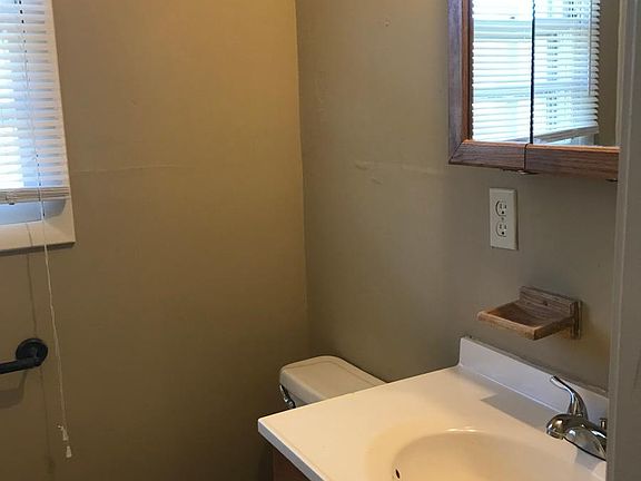 2nd image of 1903 NE 55th St