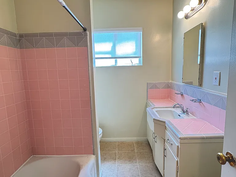 129 N Jackson St #A — Photo 9