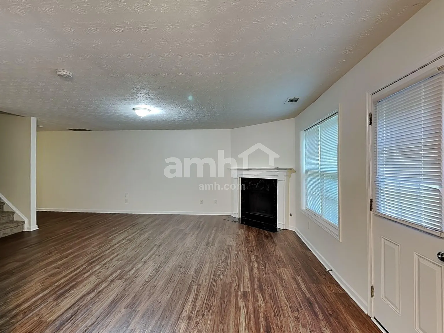 3 bed, 2.5 bath, 1843 sqft, $2,035 — Photo 4