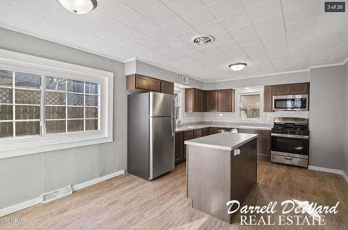 4 bed, 1700 sqft, $2,500 — Photo 4