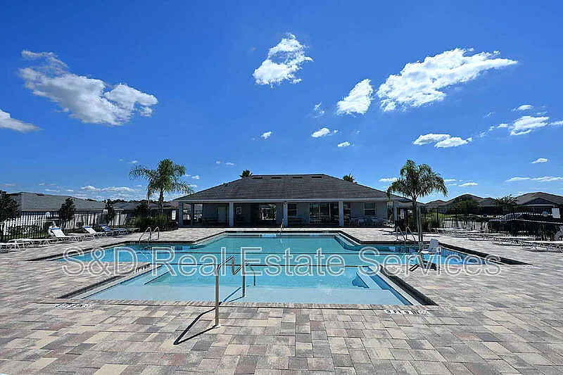 4 bed, 2.0 bath, 1850 sqft, $2,495 — Photo 3
