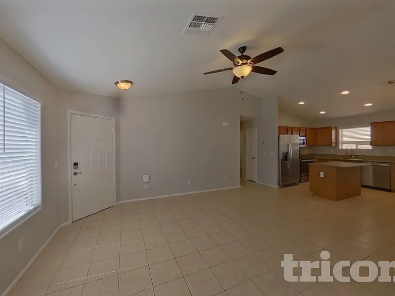 39964 W Sanders Way — Photo 2