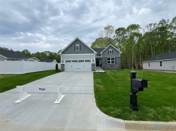 249 Pleasants Ln, Kilmarnock, VA 22482