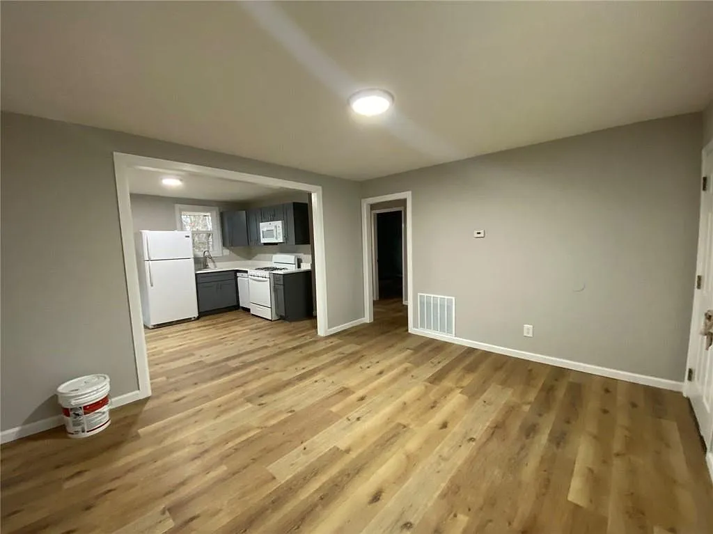 2 bed, 1.0 bath, 1584 sqft, $1,550 — Photo 3