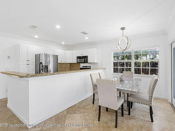 5th image of 284 Lytton Ct
