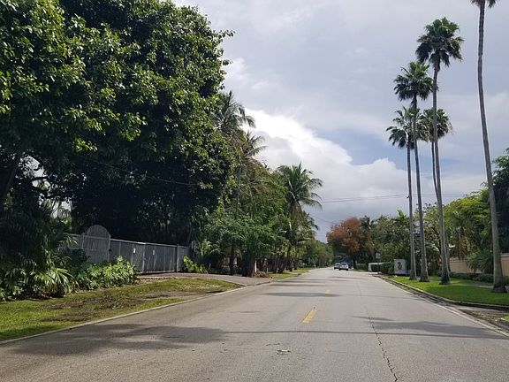 4th image of 2000 S Bayshore Dr APT 25