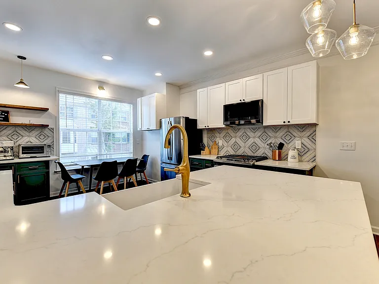 5204 Wellsley Bnd — Photo 10