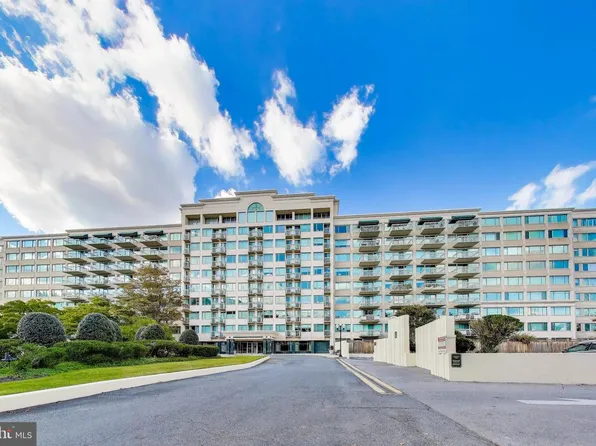 5450 Whitley Park Ter APT 806, Bethesda, MD 20814