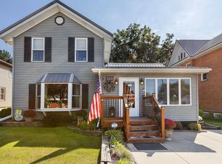 520 N East St, Wonewoc, WI 53968