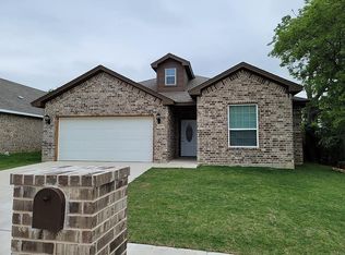 1327 E Morphy St, Fort Worth, TX 76104
