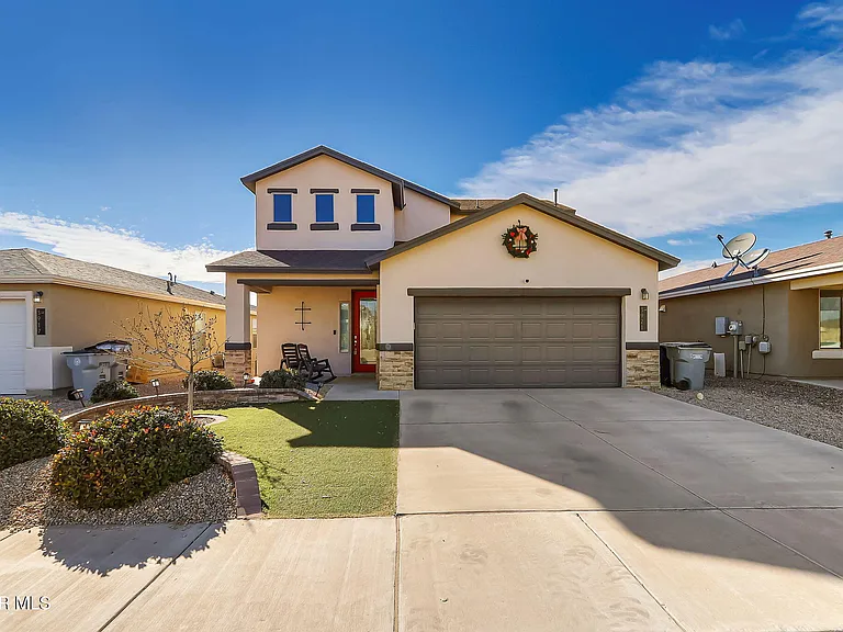 3921 Desert Dunes Dr — Photo 1