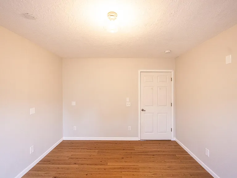 8717 NE Webster St #B — Photo 24