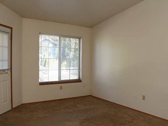 5th image of 4604-4650 NE Hancock St #4638