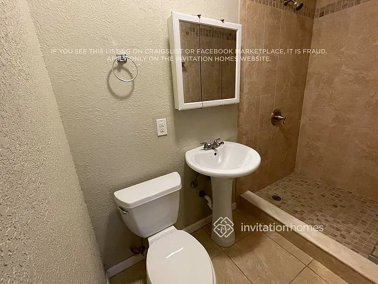 939 Lakewood Ave — Photo 11