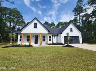 333 Pineknoll Dr NW, Calabash, NC 28467