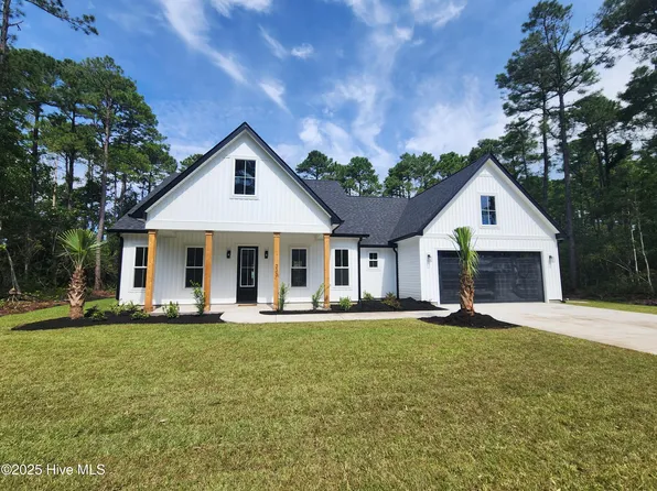 333 Pineknoll Drive NW, Calabash, NC 28467
