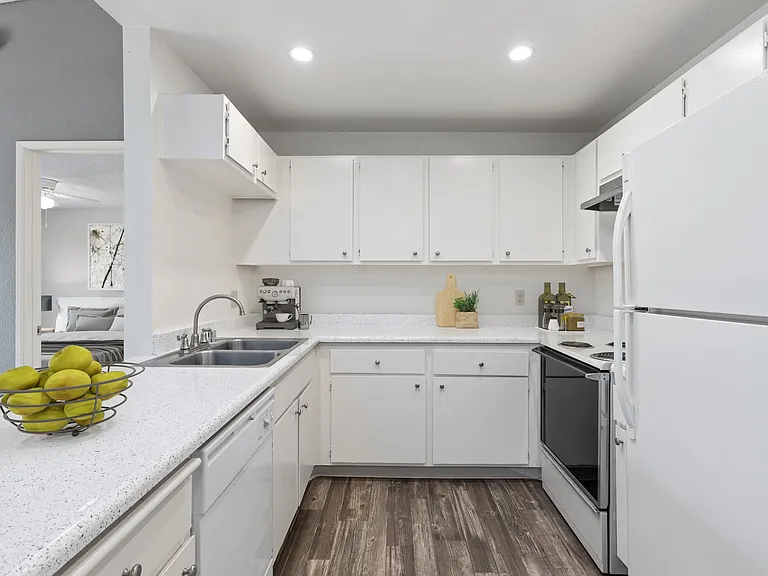 Shadowridge Heights Apartments — Photo 8