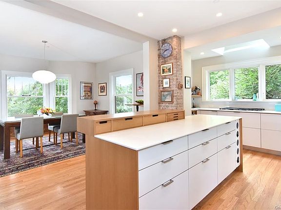 5th image of 80 Bellair Dr