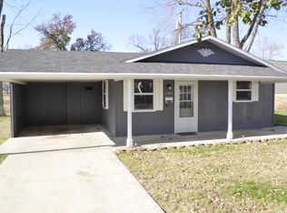 125 N Barker Ave, Bolivar, MO 65613