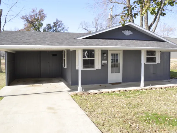 125 N Barker Avenue, Bolivar, MO 65613