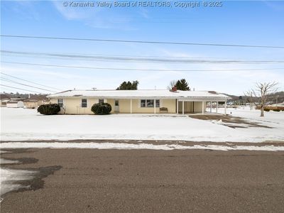 949 3rd St, Mason, WV, 25260