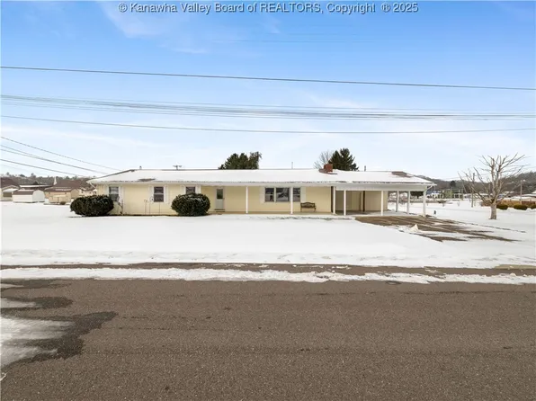 949 3rd St, Mason, WV 25260