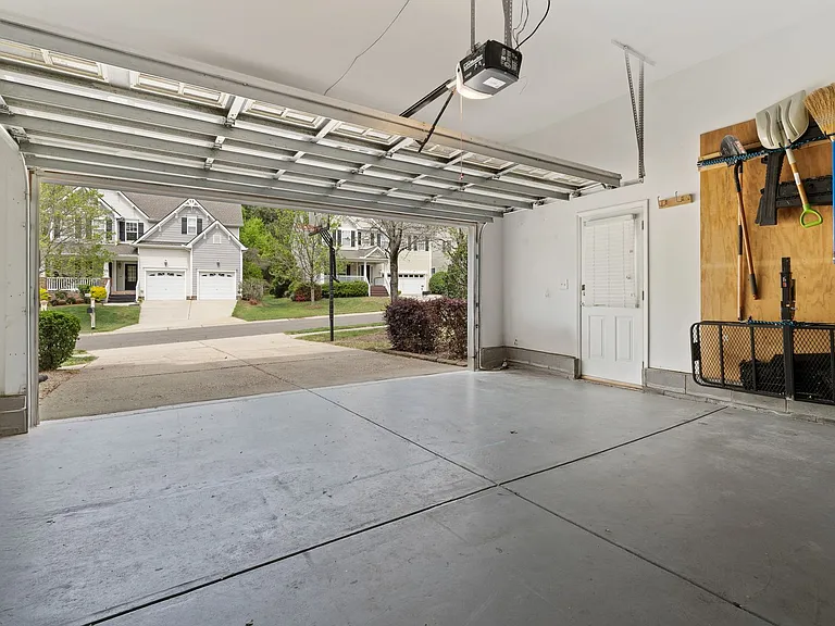 3809 Stoneybrook Dr — Photo 20
