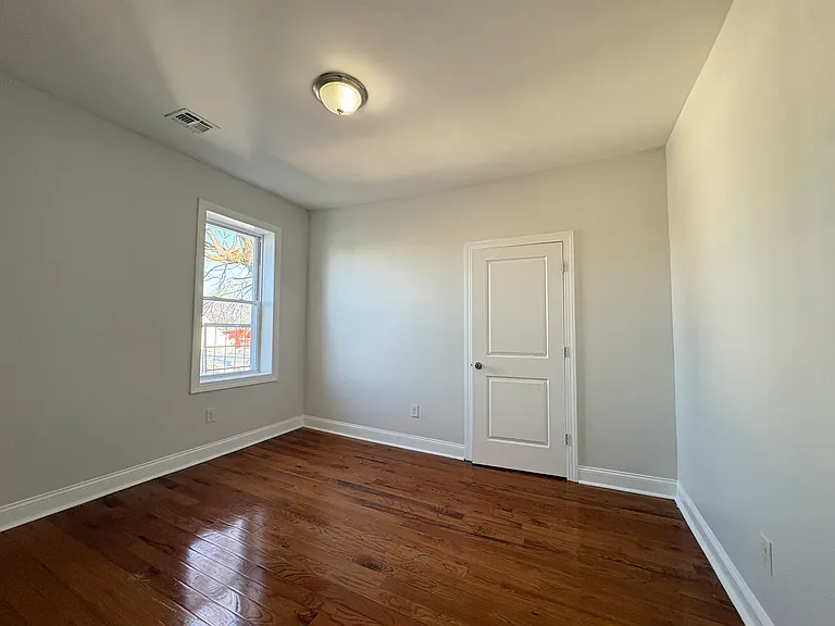 158 Bergen Ave #4B — Photo 3