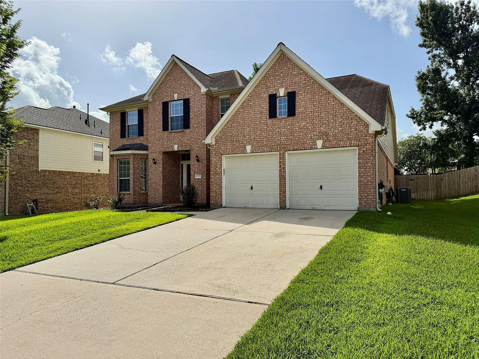 4 bed, 2.5 bath, 3233 sqft, $2,995 — Photo 2
