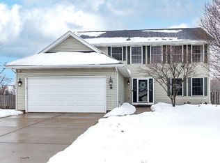 5144 Coventry Ct, Davenport, IA 52807