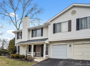 327 Coventry Ct, Clarendon Hills, IL 60514