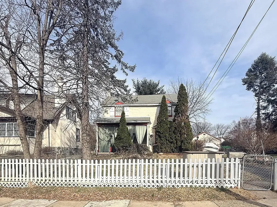 306 S Carol Blvd #2