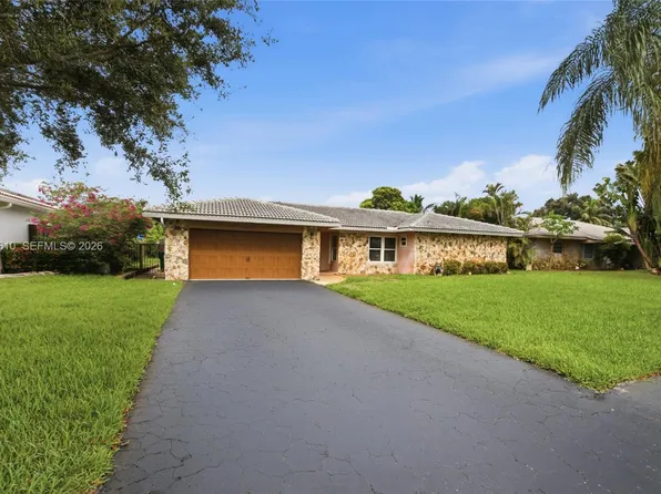 821 Ramblewood Dr, Coral Springs, FL