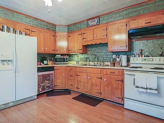 4th image of 19 Greentree Dr S