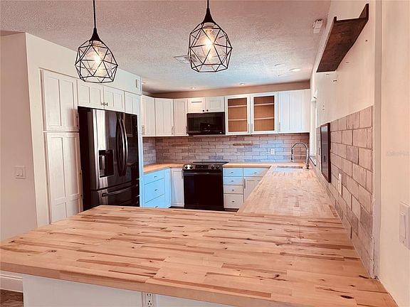 5th image of 7808 The Esplanade Ct