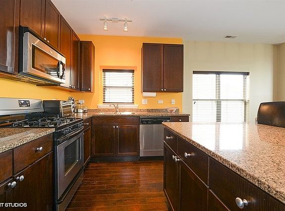 5th image of 2501 W Grenshaw St Unit 3W