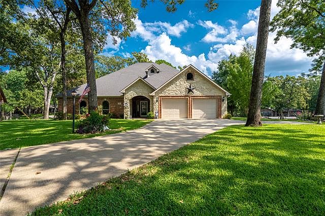 1st image of 136 Hideaway Cir