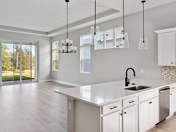 4th image of 848 Liliana Dr