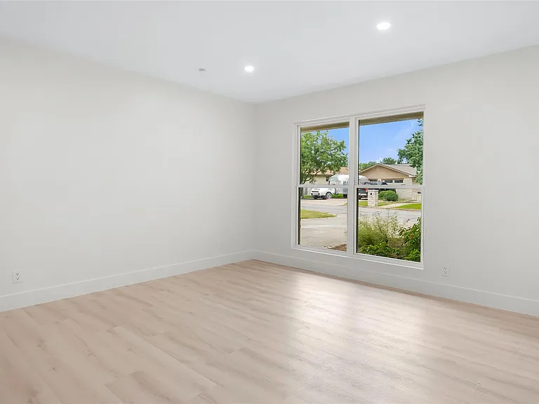 1403 Creekview Dr — Photo 9