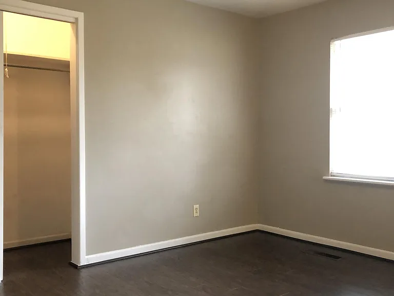 1601 N Sang Ave — Photo 8