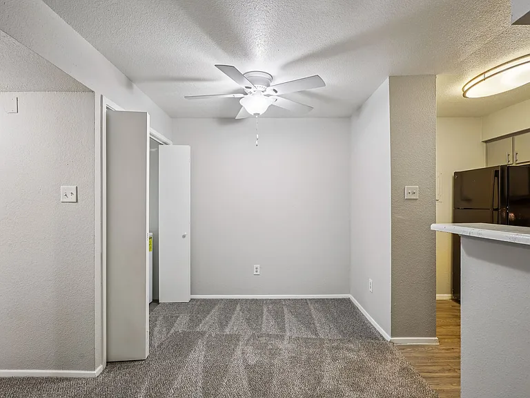 Porterwood Apartments — Photo 21
