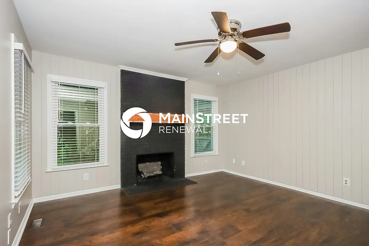 Living Room - 919 Briarcliff Rd