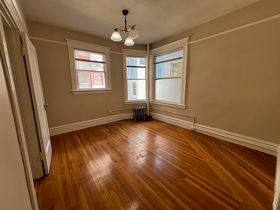 3rd image of 1225 Pine St APT 3