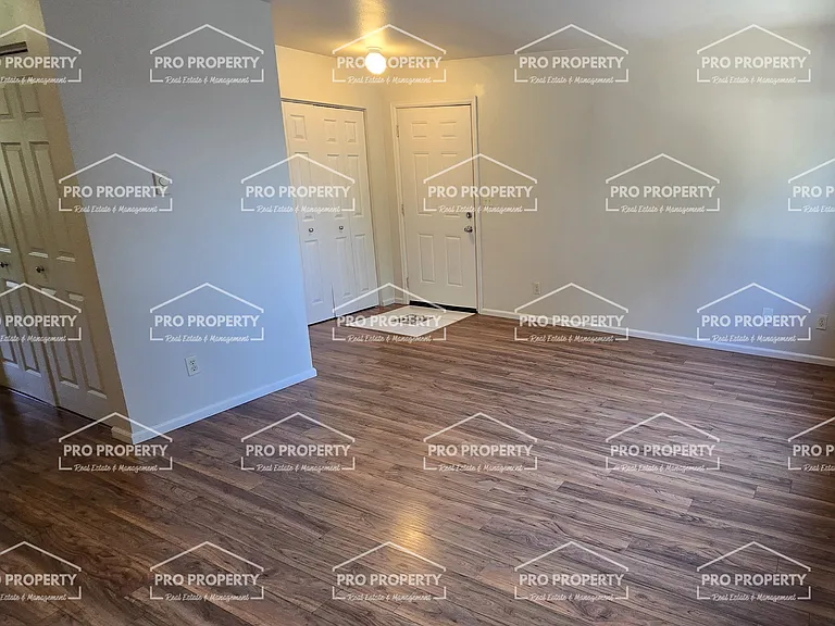 1506 E 5th St — Photo 4