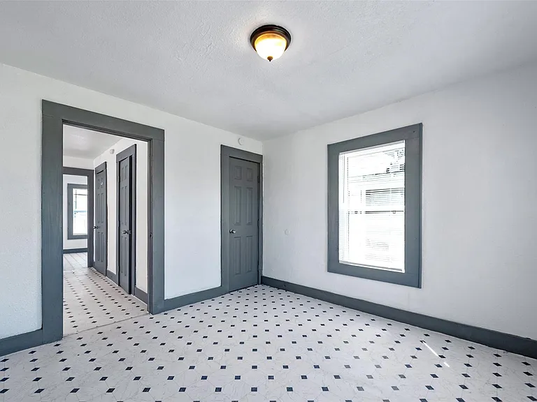 2217 Stevens St — Photo 4