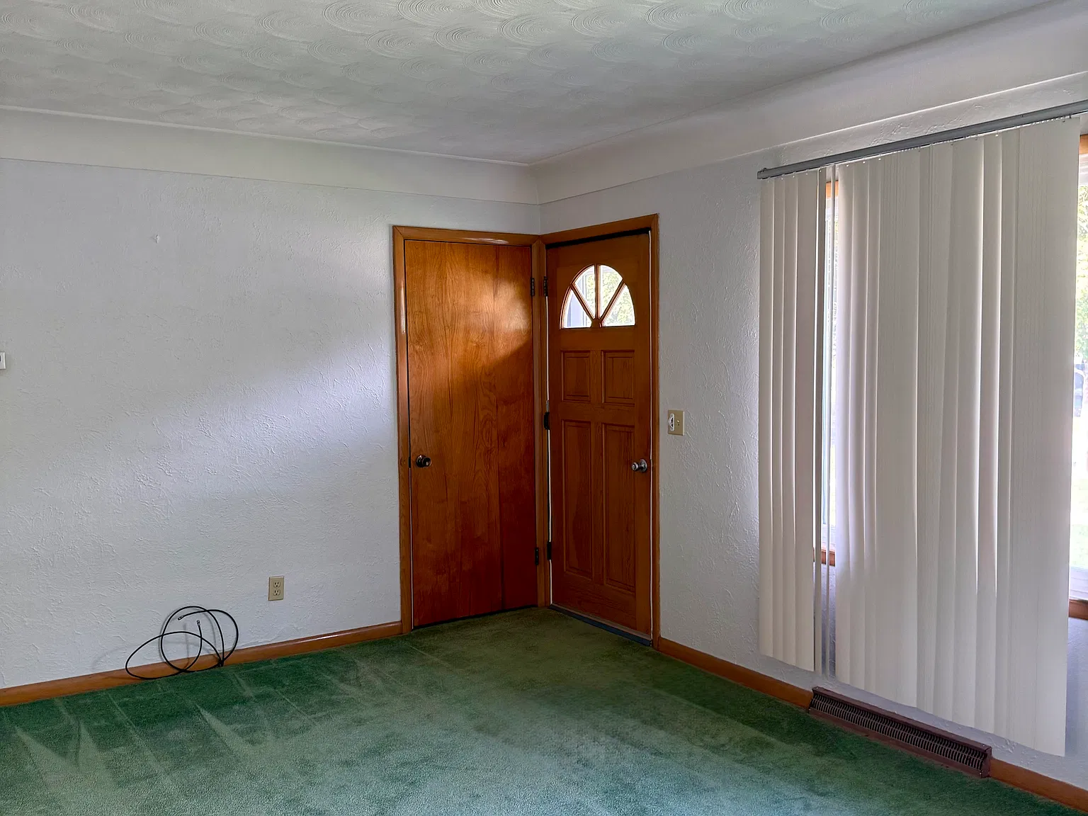 3 bed, 968 sqft, $1,695 — Photo 2